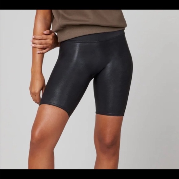 Abercrombie & Fitch Pants - Abercrombie and Fitch Women's Biker Shorts